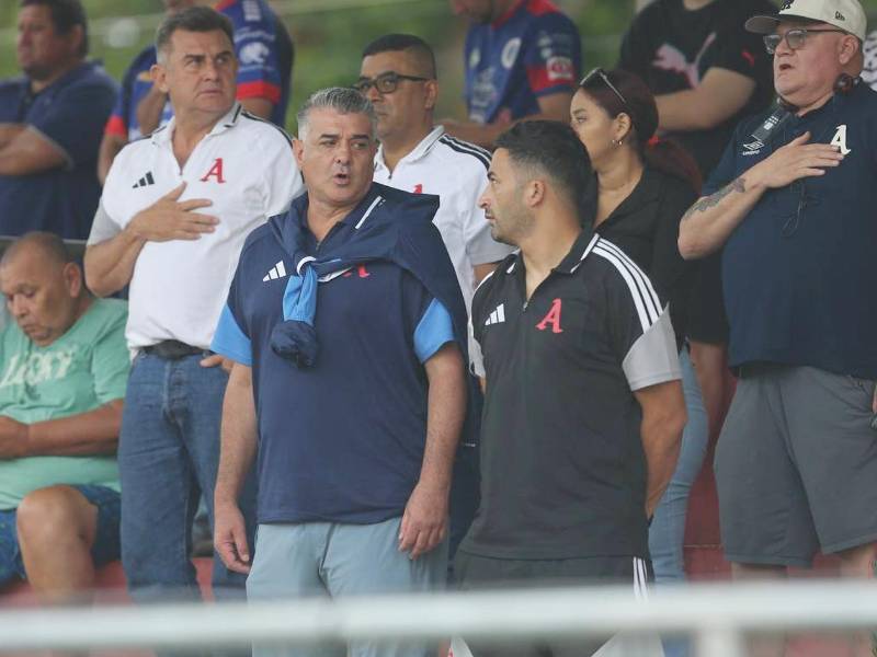 El técnico del Alianza FC, Diego Vázquez, no pudo estar en el banquillo debido a un tema administrativo.