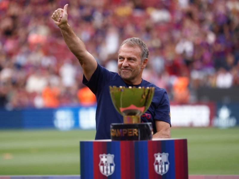 El entrenador de los culés ha confirmado que el club busca un '9' en el mercado de fichajes.