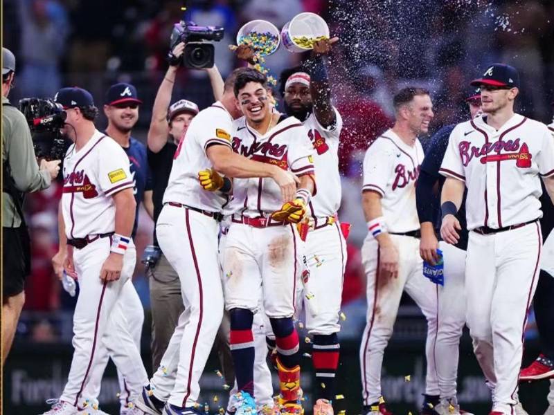 Dubón es una locura: así fue su batazo en el triunfo de los Bravos en extra-innings