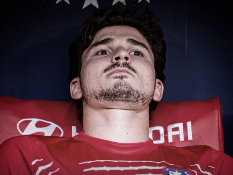 Julián Alvarez, baja en el entrenamiento del Atlético por una indisposición