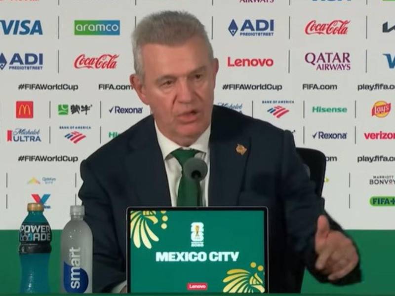 Javier Aguirre en la conferencia de prensa después de eliminar a Ecuador y avanzar a octavos con México.