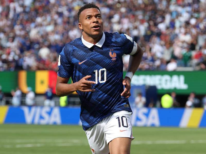 Kylian Mbappé anotó un doblete clave para la victoria de los franceses ante Senegal en la jornada 1.