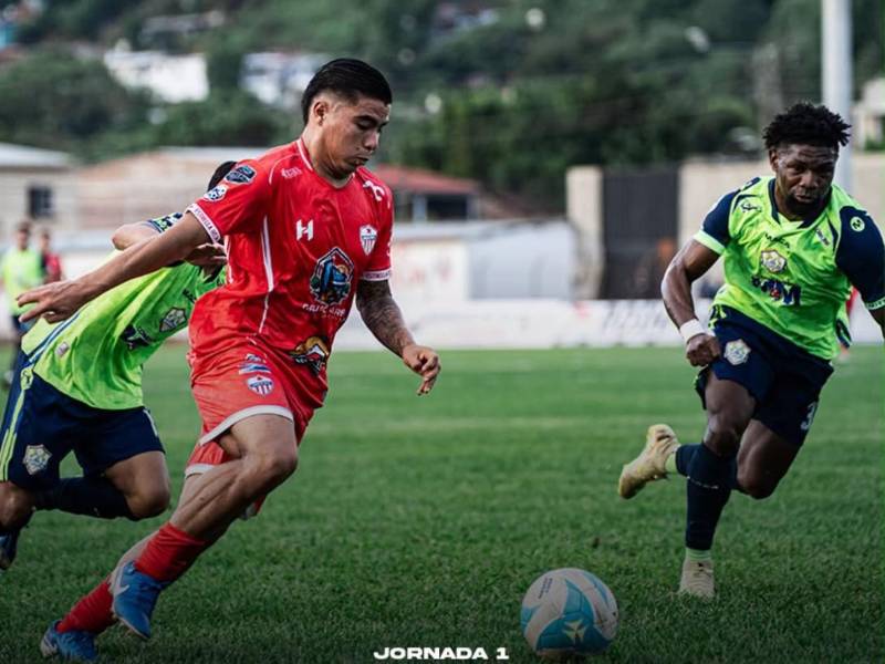 Estrella Roja está debutando en la Liga Nacional ante Olancho FC en el Marcelo Tinoco de Danlí.