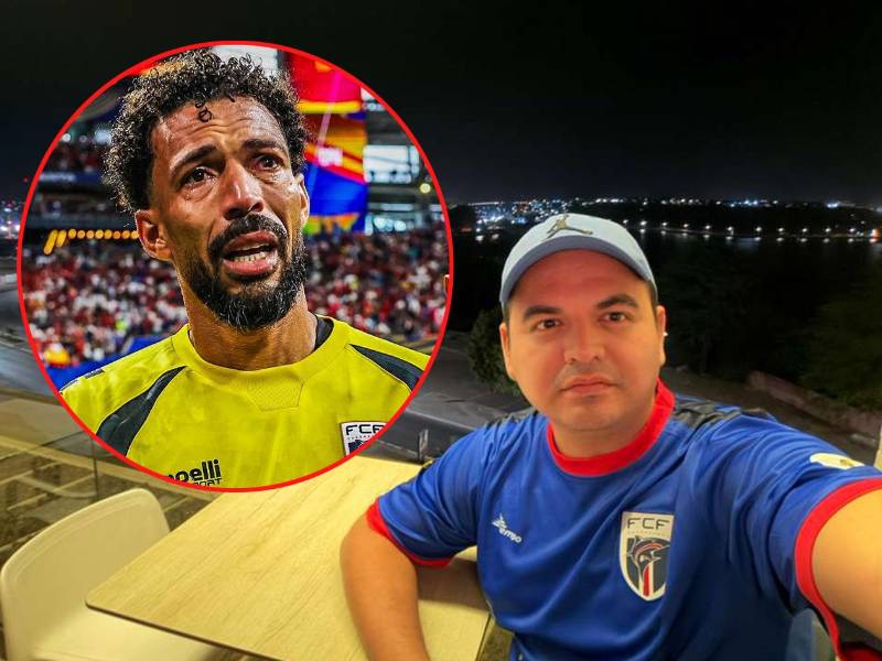 El piloto catracho posa con la camisa que le regalaron los seleccionados de Cabo Verde sin imaginar que hoy son la sorpresa del Mundial.