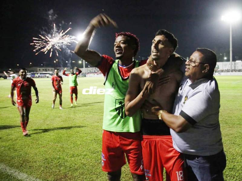 Nahuel Luna desató la locura en el estadio Marcelo Tinoco con su anotación. Fotos David Romero.
