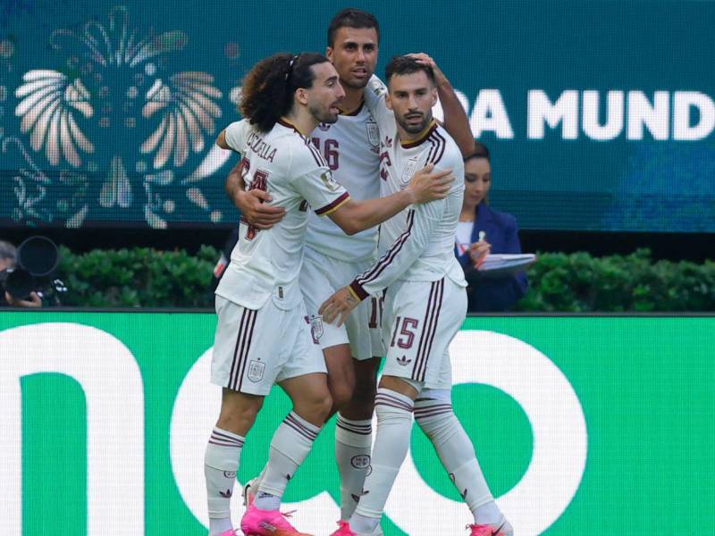 EN VIVO: ¡Bielsa sacó a Muslera tras su error y España derrota a Uruguay!