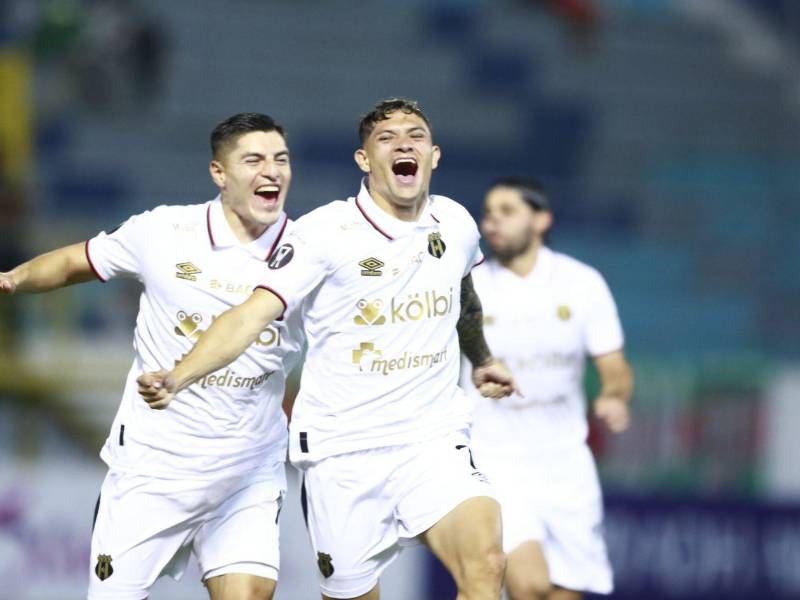 Anthony Hernández anotó el 1-0 del Alajuelense ante Marathón.