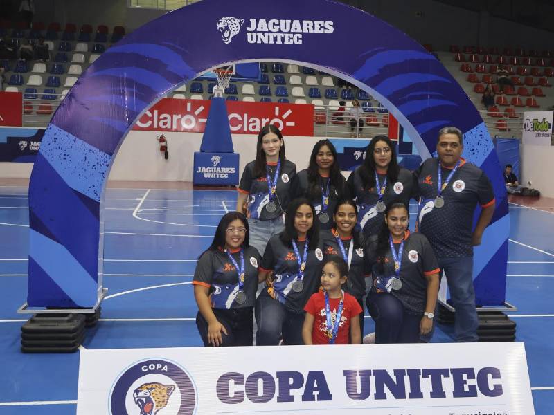Las Lobas de la UPNFM conquistaron el segundo lugar en baloncesto femenino, destacándose por su entrega, disciplina y excelente desempeño a lo largo de toda la competencia universitaria.