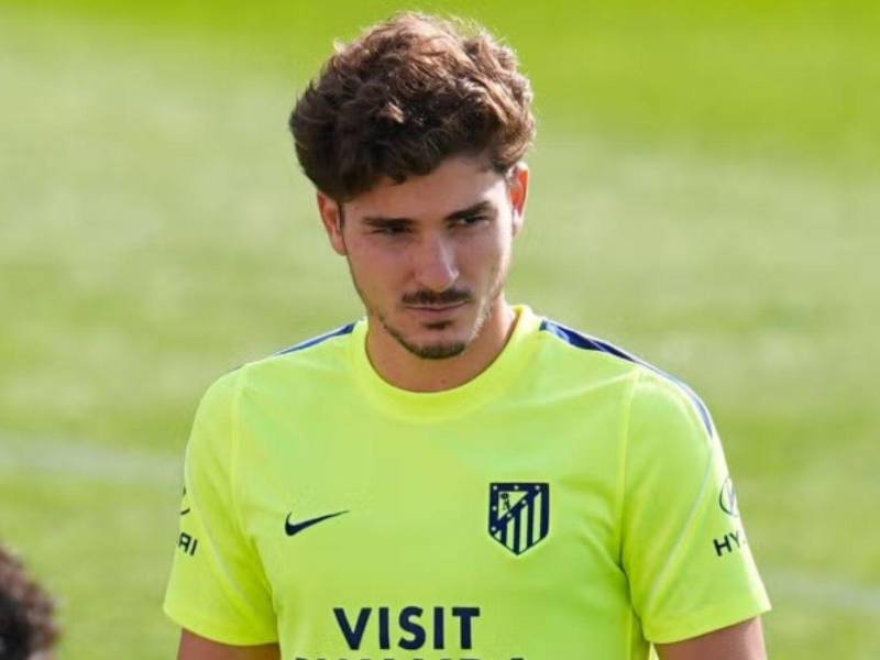 Julián Álvarez desea salir del Atlético rumbo al Barcelona, pero su club no lo venderá a un rival directo.