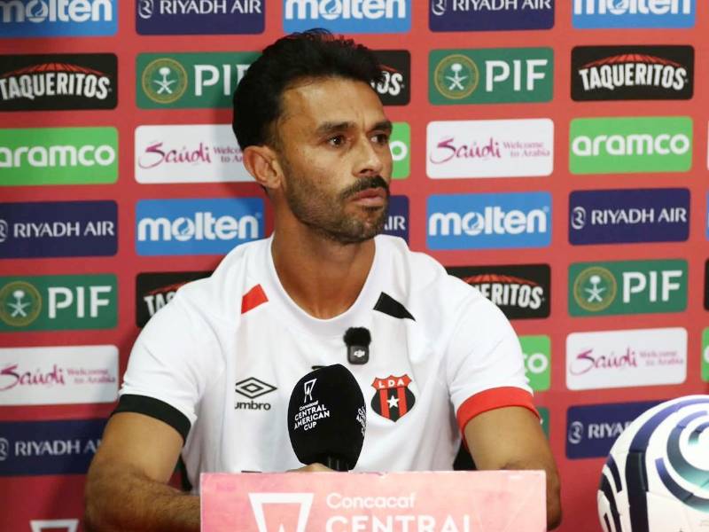El defensor de Liga Alajuelense, Giancarlo El Pipo González, calentó el duelo frente al Motagua que se disputa este jueves en el Chelato Uclés.