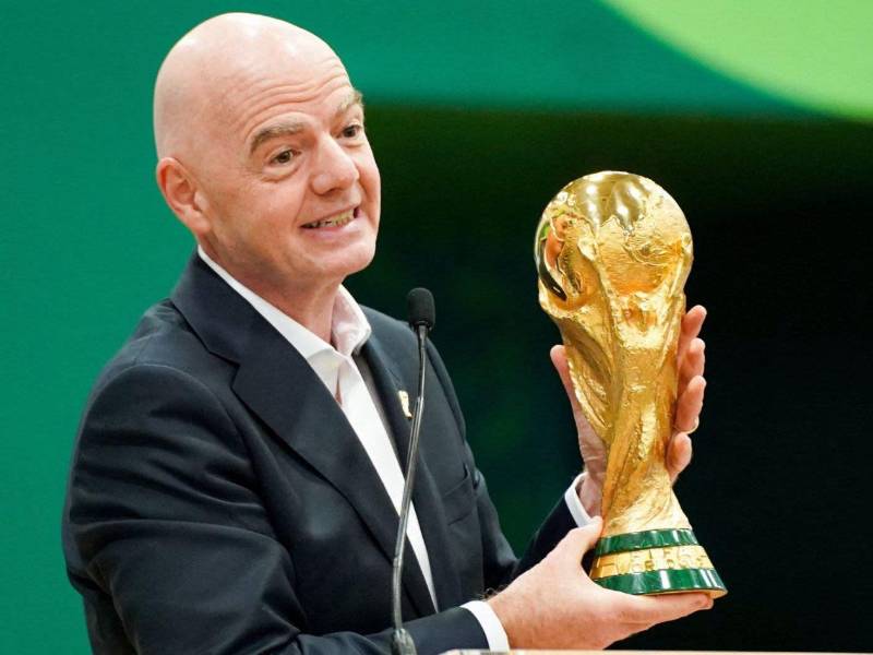 El presidente de la FIFA dio marcha atrás al plan que deseaba llevar a cabo en comercializar la Copa del Mundo.