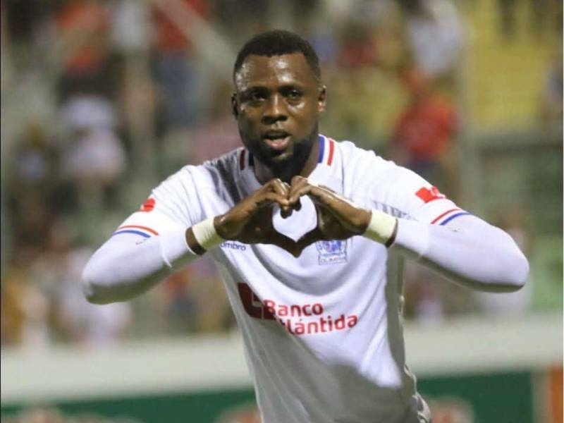 ¡Baile blanco! Olimpia humilla al Platense con hat-trick de Yustin Arboleda