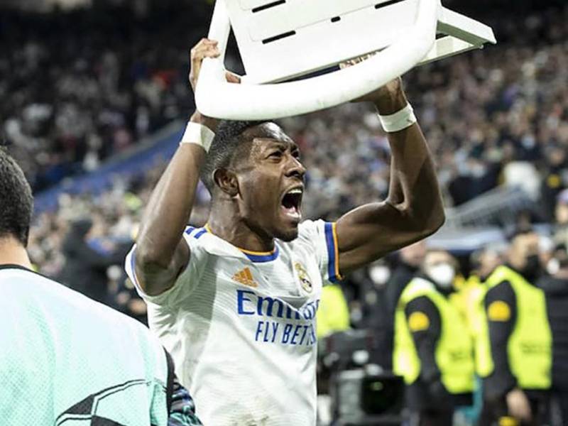 La imagen de David Alaba levantando una silla tras echar al City de la Champions es una de las más recordadas por el madridismo.