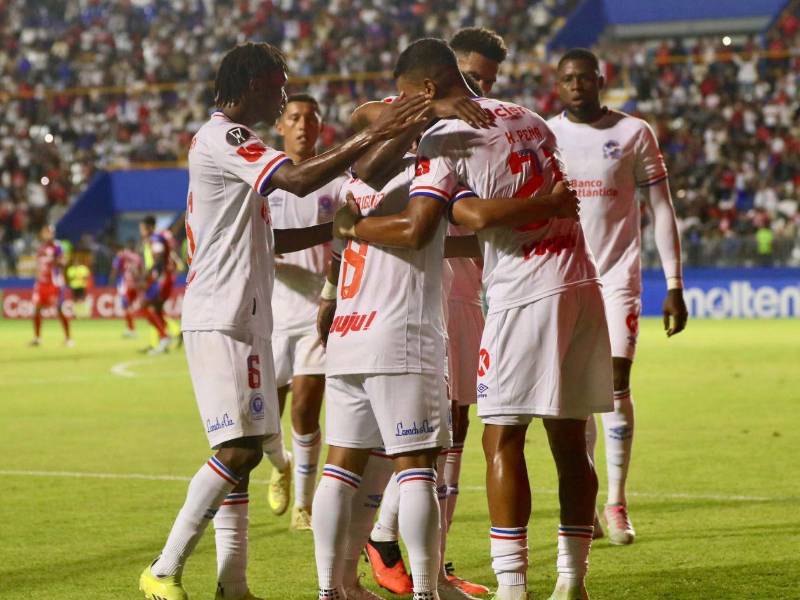 Olimpia destrozó al Firpo y mete miedo en las semis de Copa Centroamericana