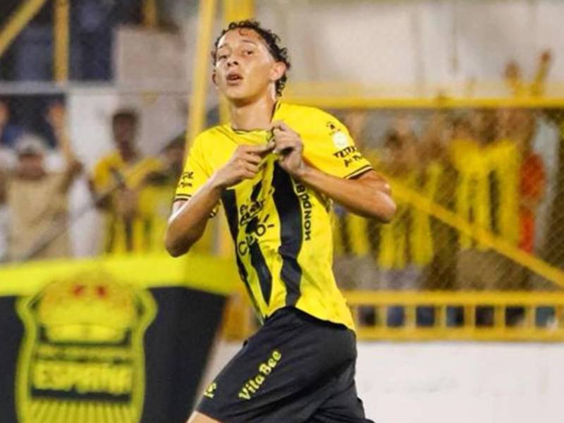 Nixon Cruz ha resuelto varios partidos en Real España con goles espectaculares.