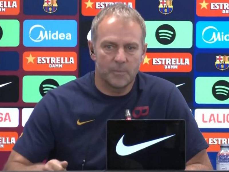 Hansi Flick en la conferencia de prensa previa al partido entre Levante y Barcelona por la Liga Española