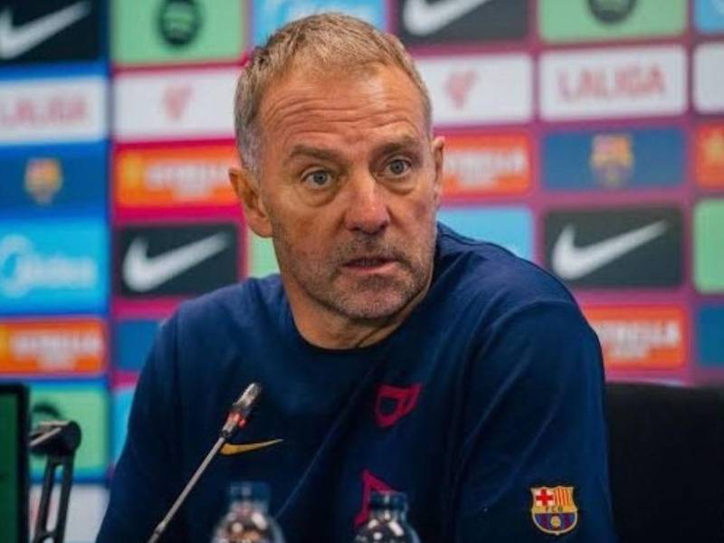 Hansi Flick en la rueda de prensa antes de disputar el Clásico frente al Real Madrid en el Camp Nou.