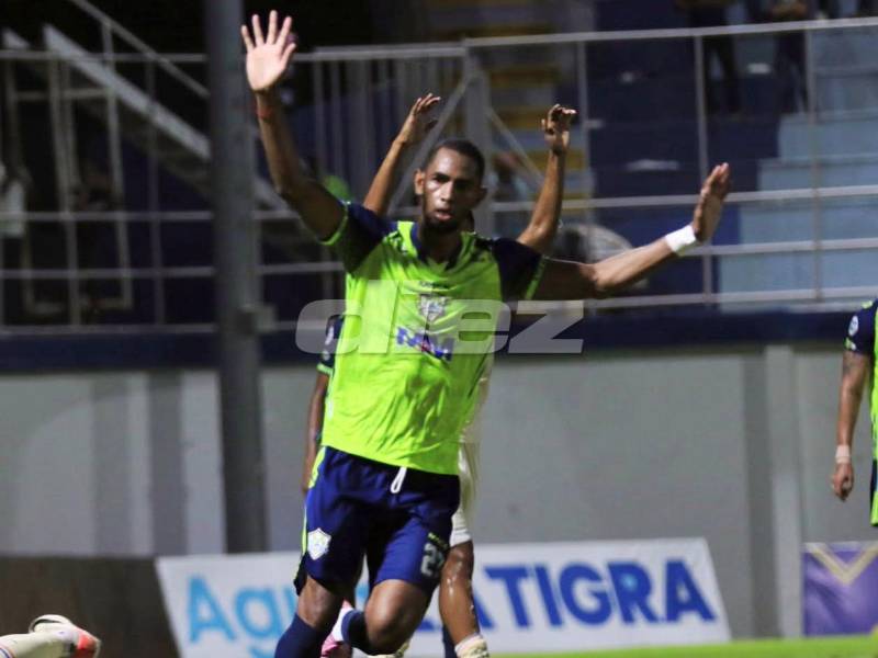 El delantero hondureño, Jerry Bengtson, el el histórico goleador de Liga Nacional y llegó a 207 goles tras anotar su primera diana con Potros de Olancho.