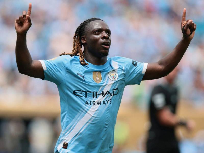 Jérémy Doku no tiene intenciones de abandonar el City tras la marcha de Pep Guardiola y renovó su contrato.