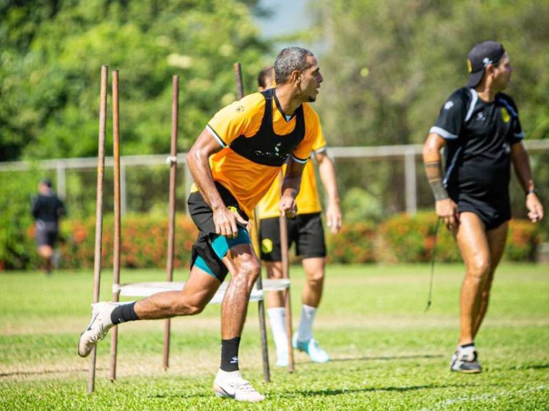 El delantero Eddie Hernández se ha recuperado y ya entrena con el grupo tras superar la lesión y podría ser parte del choque frente al Génesis de este sábado en el Morazán.
