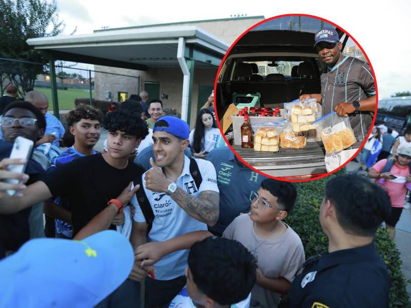 La Selección de Honduras recibió una enorme cantidad de aficionados que sorprendieron a los jugadores. Tuvieron la visita de un Youtuber y recibieron pan de coco y hasta el famoso gifiti.