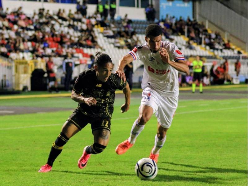 31': Olimpia está venciendo a Mixco en el Estadio Nacional.