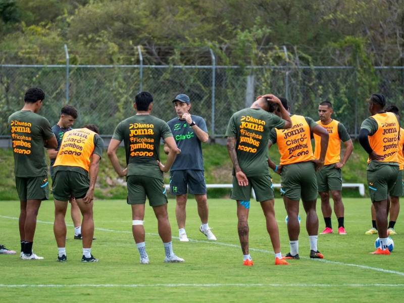 La Selección de Honduras se prepara en Jamaica para enfrentar el viernes a Martinica; viajan mañana para el tercer juego de la Nations League.