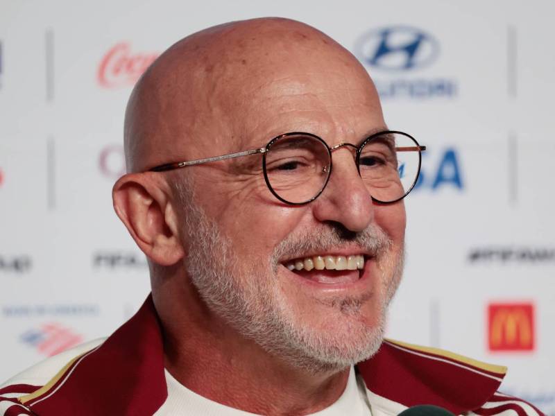 El seleccionador de España Luis de la Fuente habla en una rueda de prensa este sábado, previo a su partido del grupo H del Mundial de la FIFA 2026 ante Arabia Saudí, en Atlanta. Foto EFE.