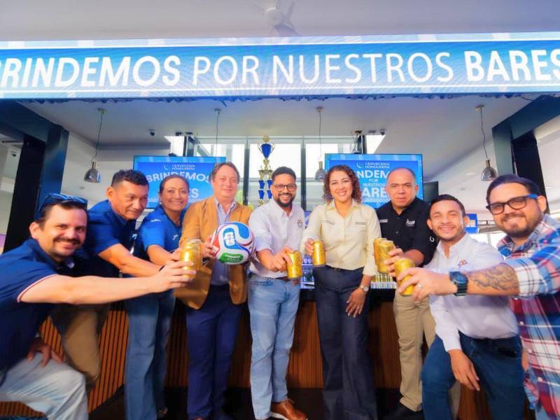 Cervecería Hondureña junto a su marca líder SalvaVida presentaron la iniciativa global Brindemos por nuestros bares.