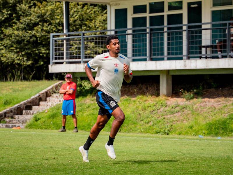 Choco Lozano se encuentra entrenando con Olimpia.