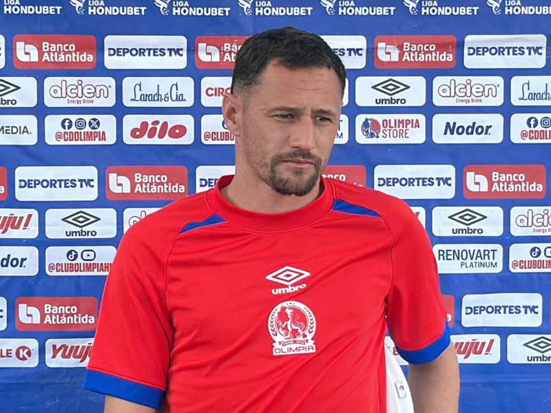 El mediapunta del Olimpia, Nicolás Dibble, habla de su nueva función en el albo y responde a los críticos que han cuestionado su fichaje sin jugar un solo partido.