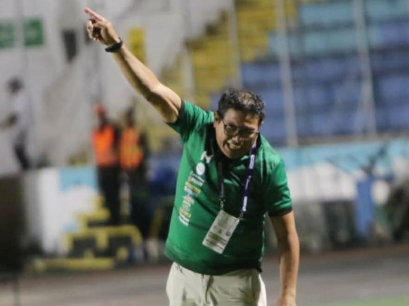 El entrenador Carlos El Chato Padilla, deja la dirección técnica del CD Choloma de cara a la próxima temporada.