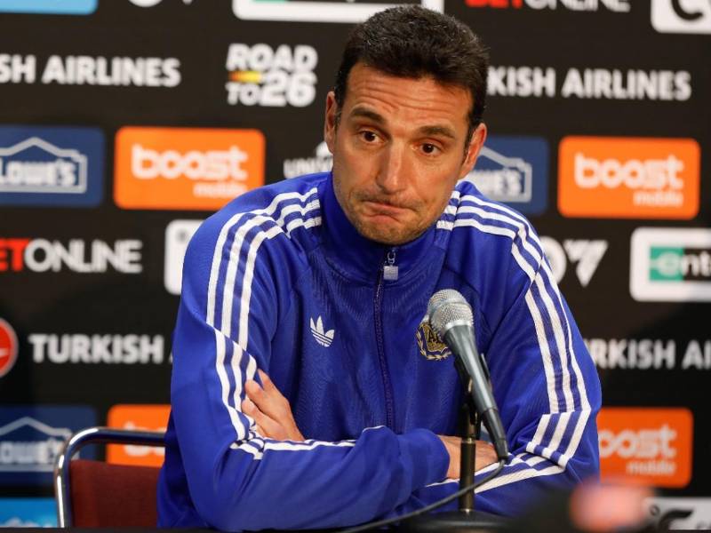 El técnico argentino, Lionel Scaloni, en la conferencia de prensa antes de enfrentar a Honduras en Texas.