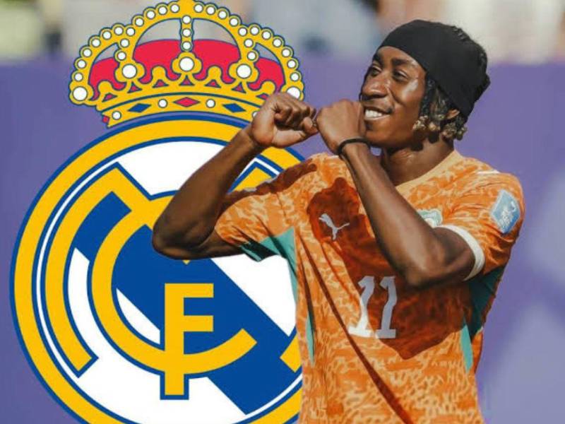 Yan Diomande viajó este jueves con sus representantes para concretar su incorporación por el Real Madrid.