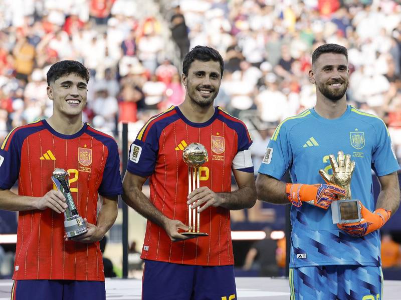 Los jugadores de España, Pau Cubarsi, Rodri Hernández y Unai Simón, se llevaron, además de la Copa del Mundo, los premios individuales de la competencia.