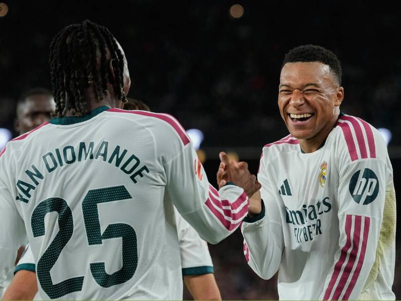 Mbappé anotó un doblete para darle la victoria a Real Madrid ante Barcelona en la Liga Española.