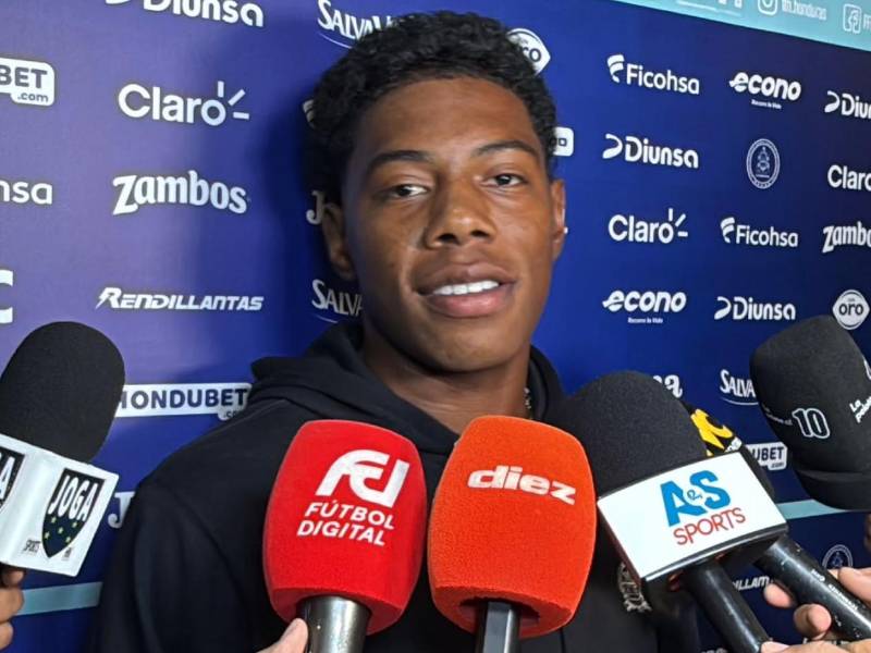 Dereck Moncada brindó declaraciones en su llegada a Honduras para disputar la Liga de Naciones de Concacaf.