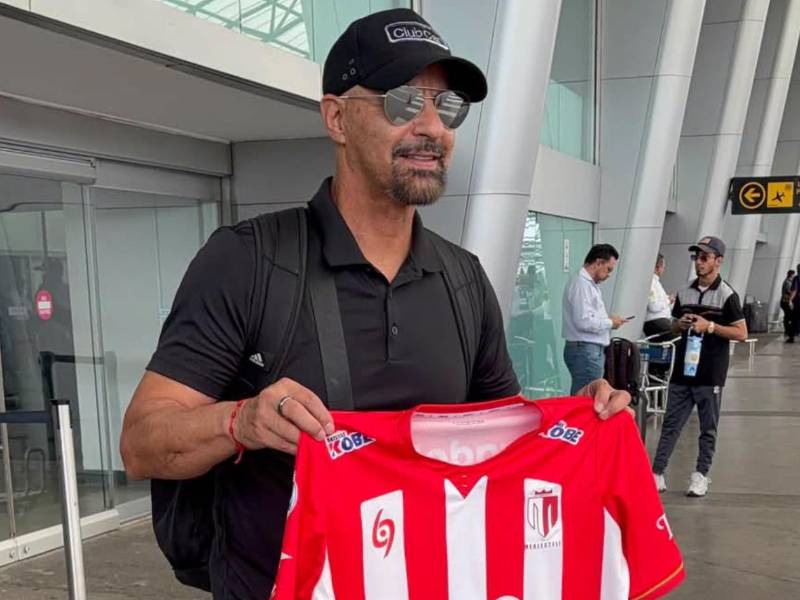 Fantasma Figueroa es toda una personalidad en Nicaragua después de dirigir la Selección Nacional y llevarla a las puertas del Mundial en la pasada eliminatoria.