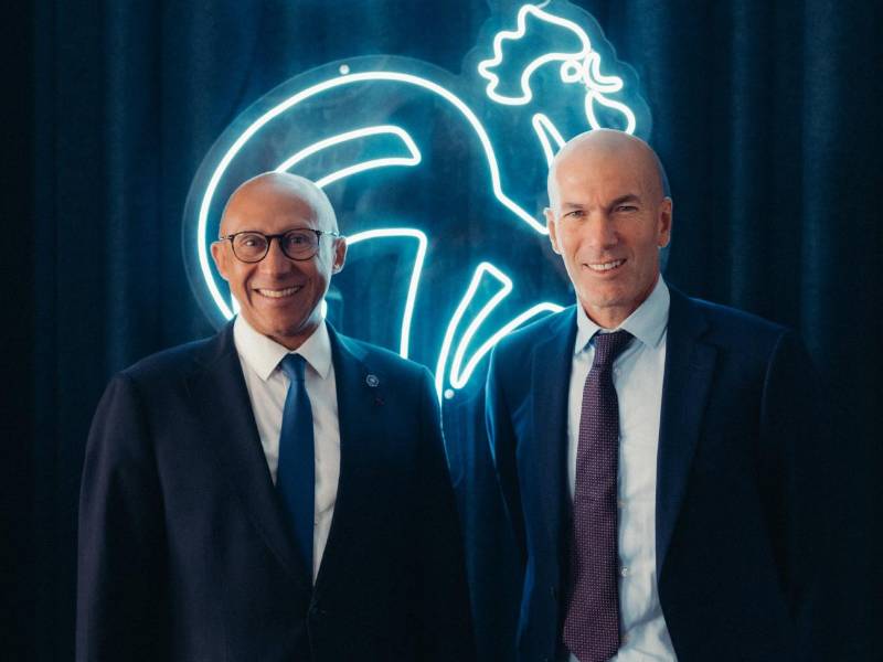 Zinedine Zidane fue presentado oficialmente como el nuevo director técnico de la Selección de Francia.
