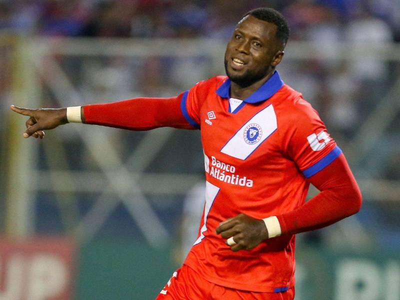 Yustin Arboleda marcó uno de los tantos de Olimpia en la ida de los cuartos de final de Copa Centroamericana.