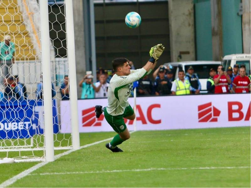 Jonathan Rougier fue la gran figura de la primera parte de la gran final. FOTO: Marvin Salgado.