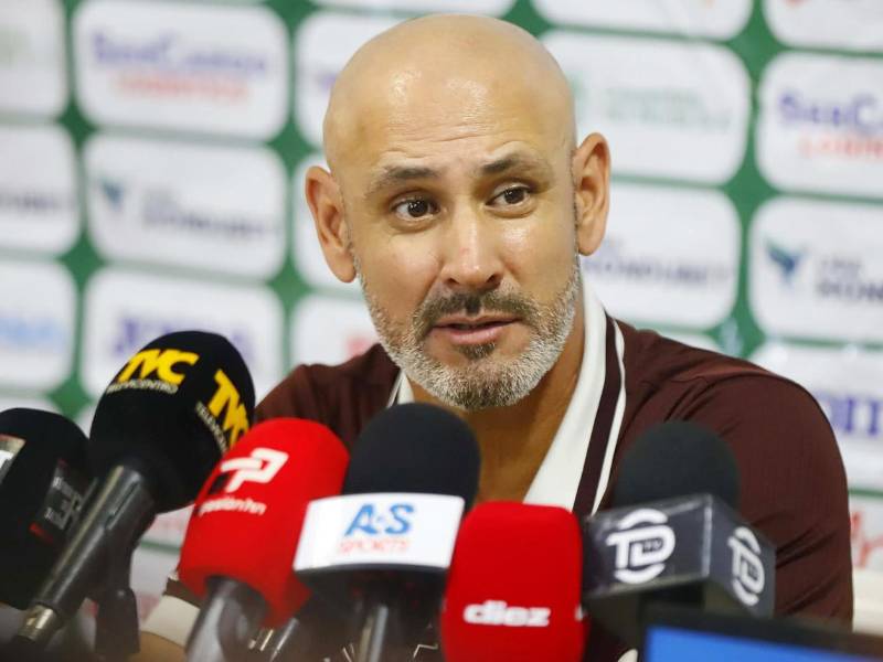 El entrenador del Olimpia, Eduardo Espinel, dio la cara tras quedar eliminado y no se guardó nada tras los goles anulados por el FVS.