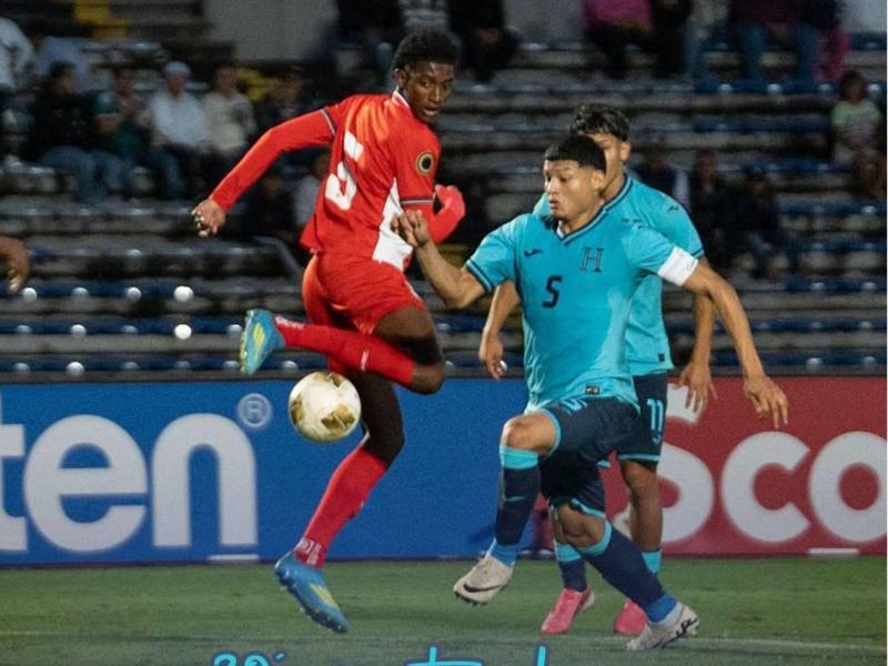 38': ¡SE SALVÓ HONDURAS! Otro ataque peligroso de Panamá que termina en disparo desviado sobre la portería de Honduras.