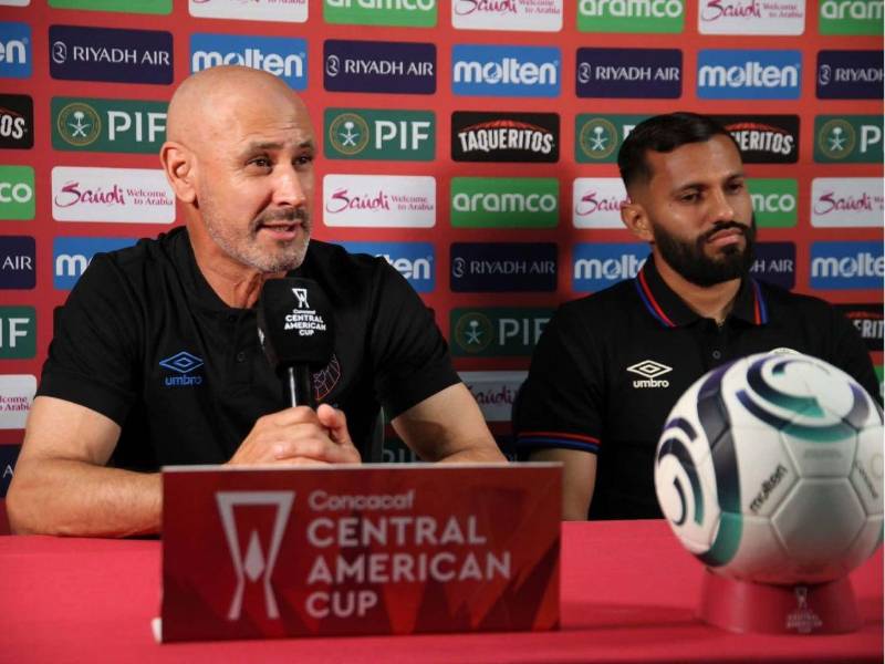 Eduardo Espinel atendió la conferencia de prensa con Jorge Álvarez. El uruguayo no podrá contar con Dibble, Cuello, Jorge Benguché y Michaell Chirinos.
