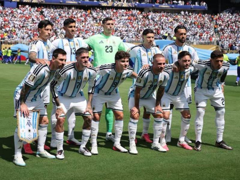 La selección argentina ya se encuentra en su país y varios jugadores han reaccionado a la dura caída ante España.