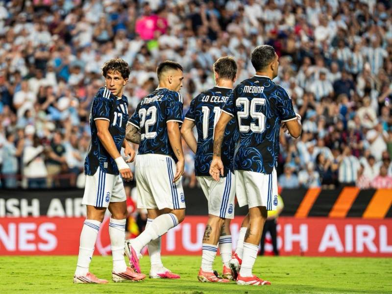 75': Así celebró la Selección de Argentina en el gol de Giulano Simeone.