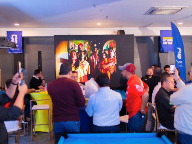 El lanzamiento de la iniciativa contó con la participación de propietarios de bares, restaurantes, representantes de asociaciones gremiales, autoridades locales y medios de comunicación.