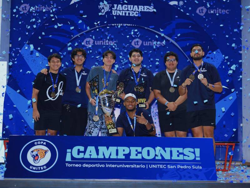Jaguares UNITEC, ganadores del primer lugar en la categoría Baloncesto Masculino.