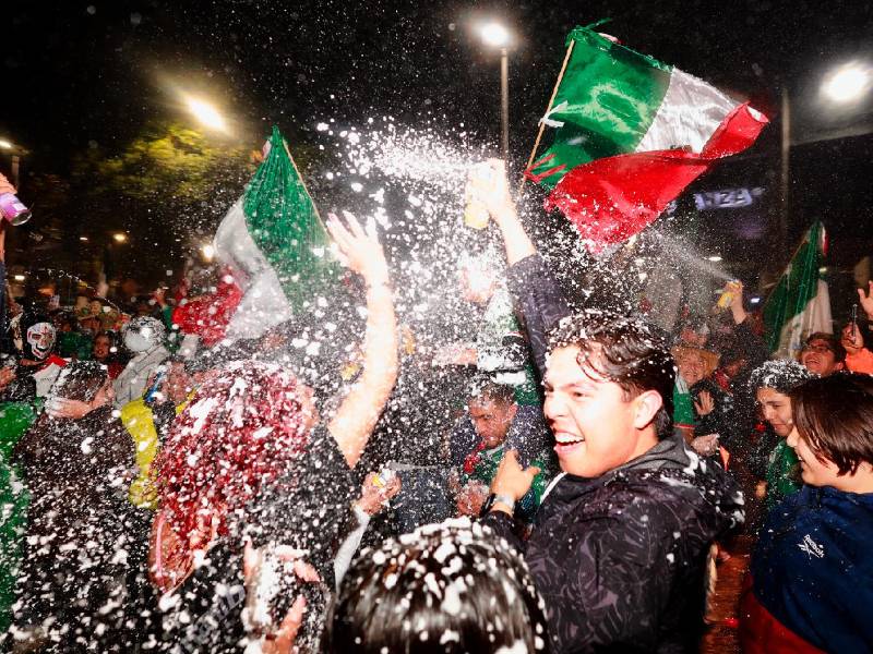 Tres personas han fallecido en las celebraciones de los aficionados en las calles de México tras la clasificación.