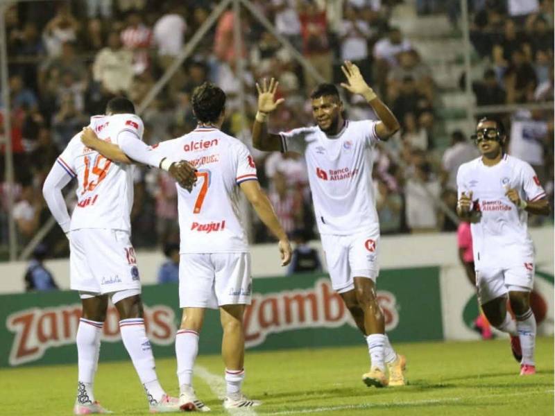 ¡Baile blanco! Olimpia humilla al Platense con hat-trick de Yustin Arboleda